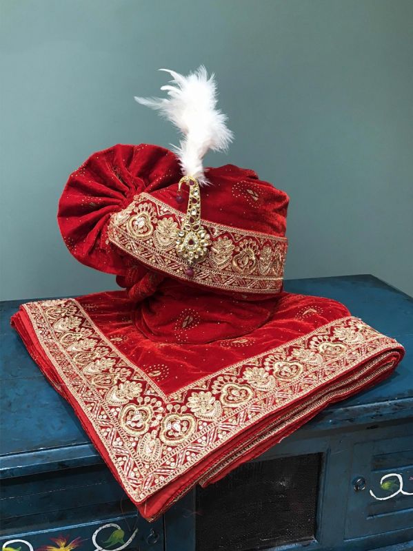 Red Lace Emboidered Safa Set In Velvet