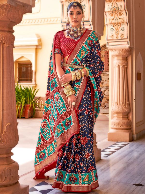 Blue Traditional Saree In Silk With Blouse