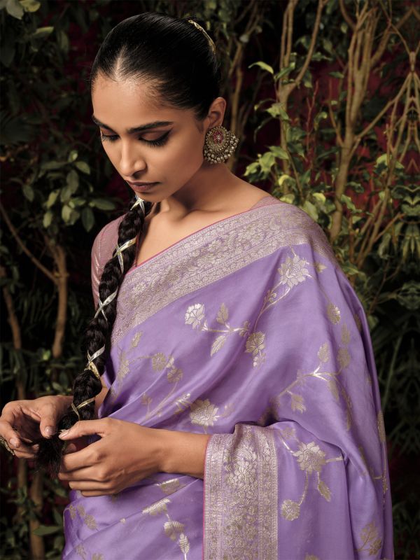 Lilac Zari Weaving Saree With Blouse In Silk