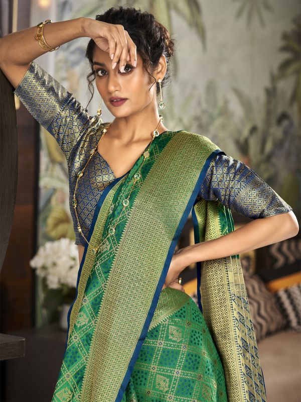 Green Weaving Saree With Blouse In Patola Silk