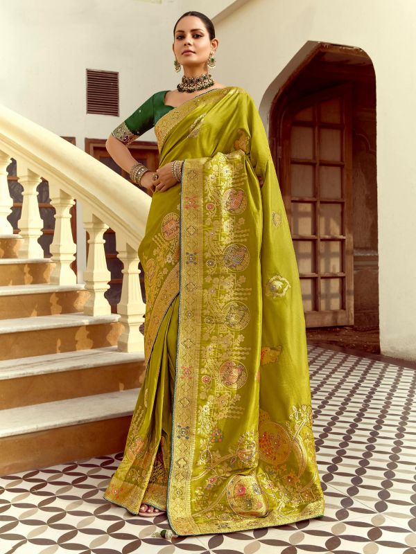 Green Traditional Wear Saree With Woven Pallu