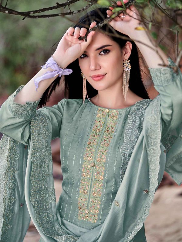 Green Pant Suit With Thread Embroidery