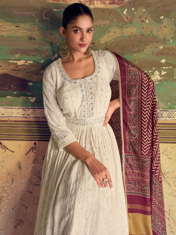 Off White Anarkali Suit Set In Chikankari Work