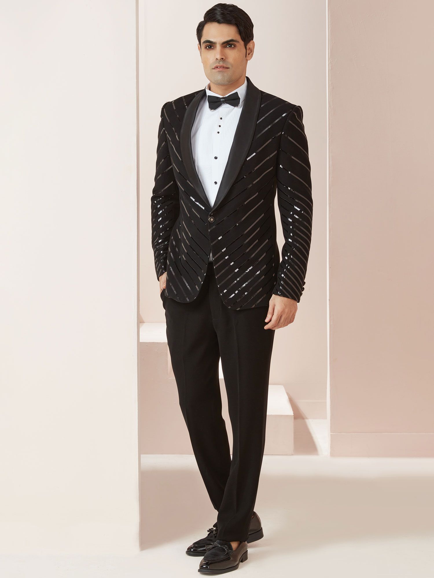 Black Party Wear Tuxedo Suit For Men