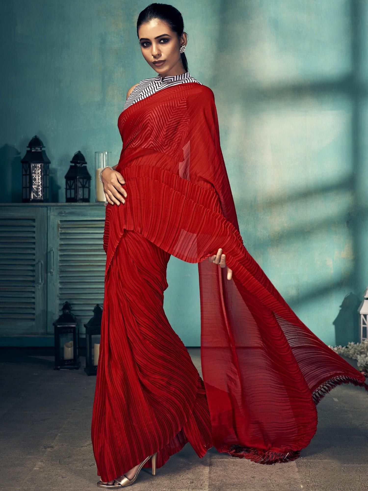 Red Party Wear Plain Saree In Georgette