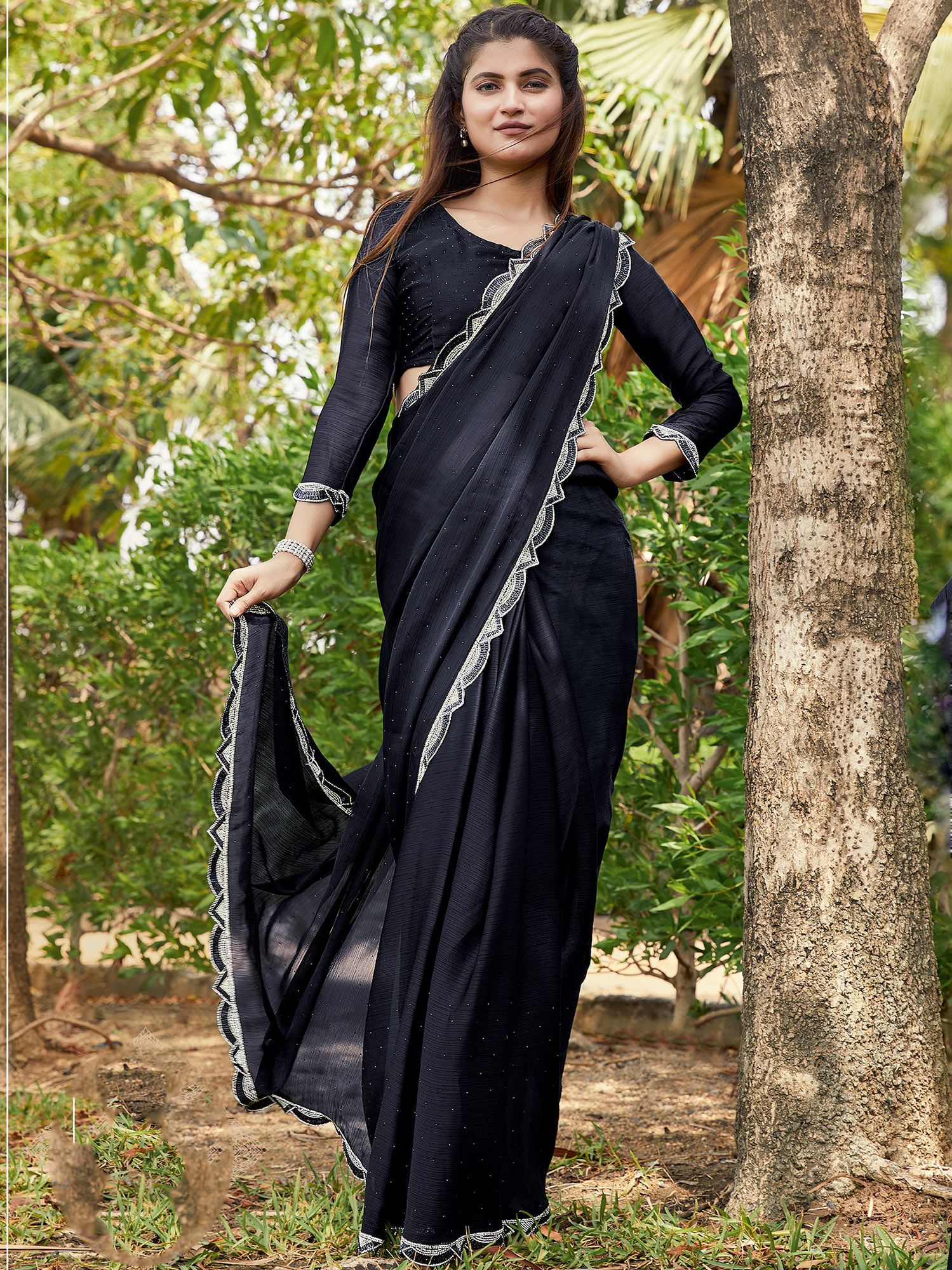 Chiffon Saree with Gold Border & Aari Blouse - Black-Aalam Clothing-sgquangbinhtourist.com.vn
