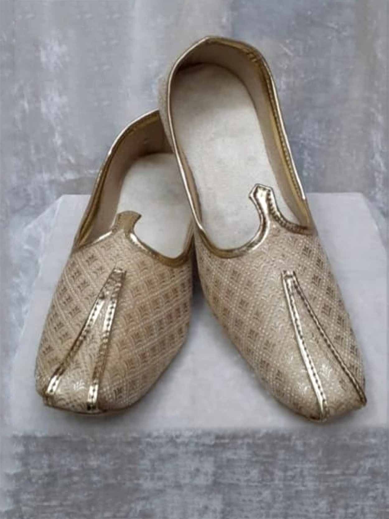 Trendy Beige Synthetic Mojari For Men