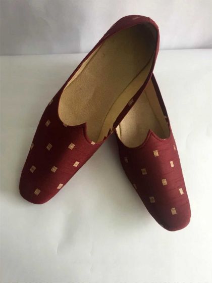 Maroon Colour Mojari For Men.